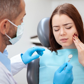 patient visiting emergency orthodontist in Framingham